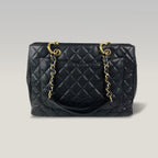 Chanel Grand Shopping Tote GST in Pelle Nera Trapuntata con Logo CC e Catena Dorata