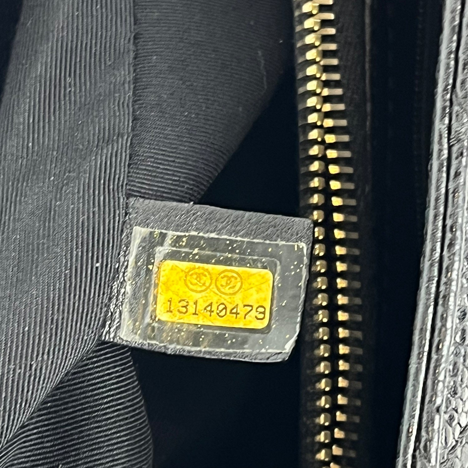 Chanel Grand Shopping Tote GST in Pelle Nera Trapuntata con Logo CC e Catena Dorata