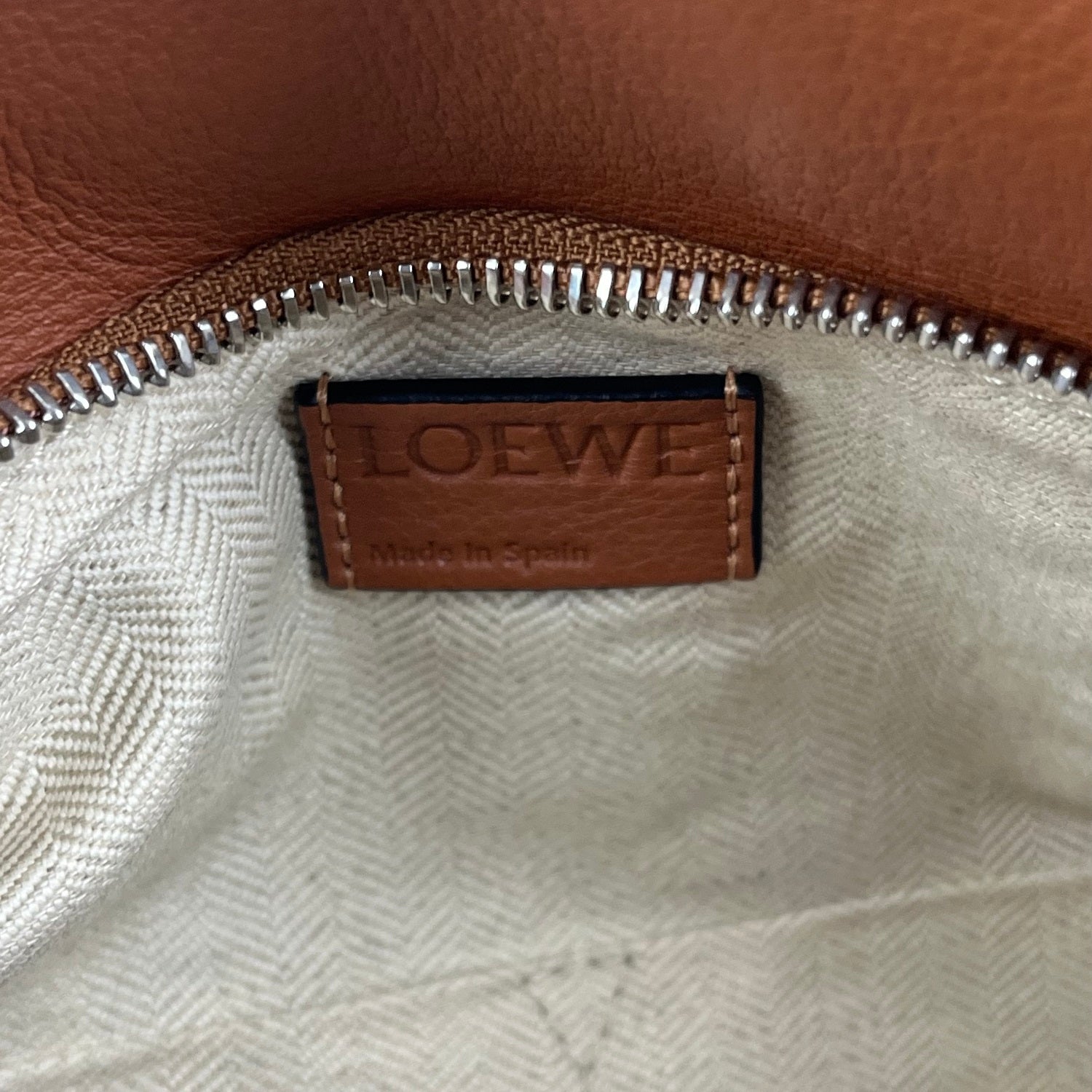 Loewe Puzzle Media in Pelle Marrone con Manico Superiore e Tracolla – Borsa a Mano e a Tracolla