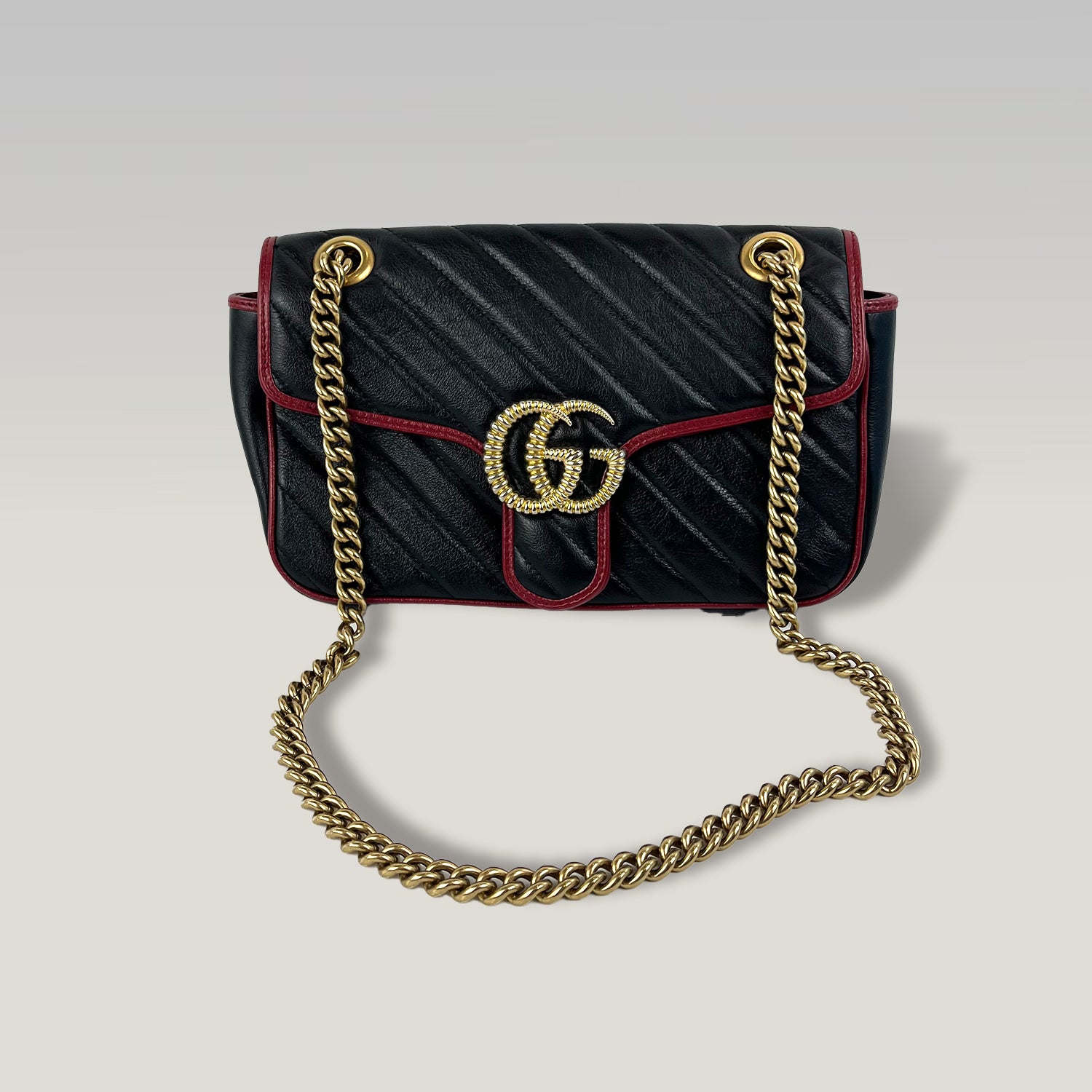 Gucci GG Marmont Medium Shoulder Bag in Pelle Matelassé Nera