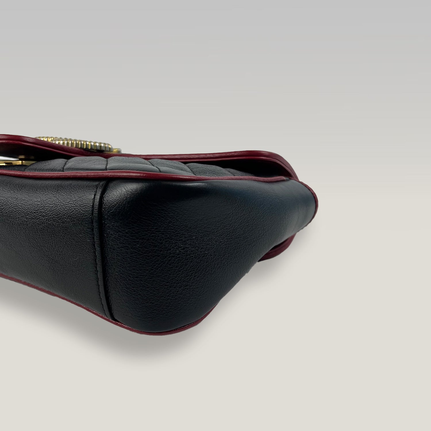 Gucci GG Marmont Medium Shoulder Bag in Pelle Matelassé Nera