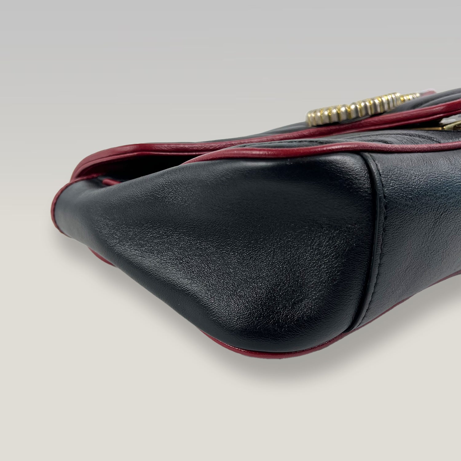 Gucci GG Marmont Medium Shoulder Bag in Pelle Matelassé Nera