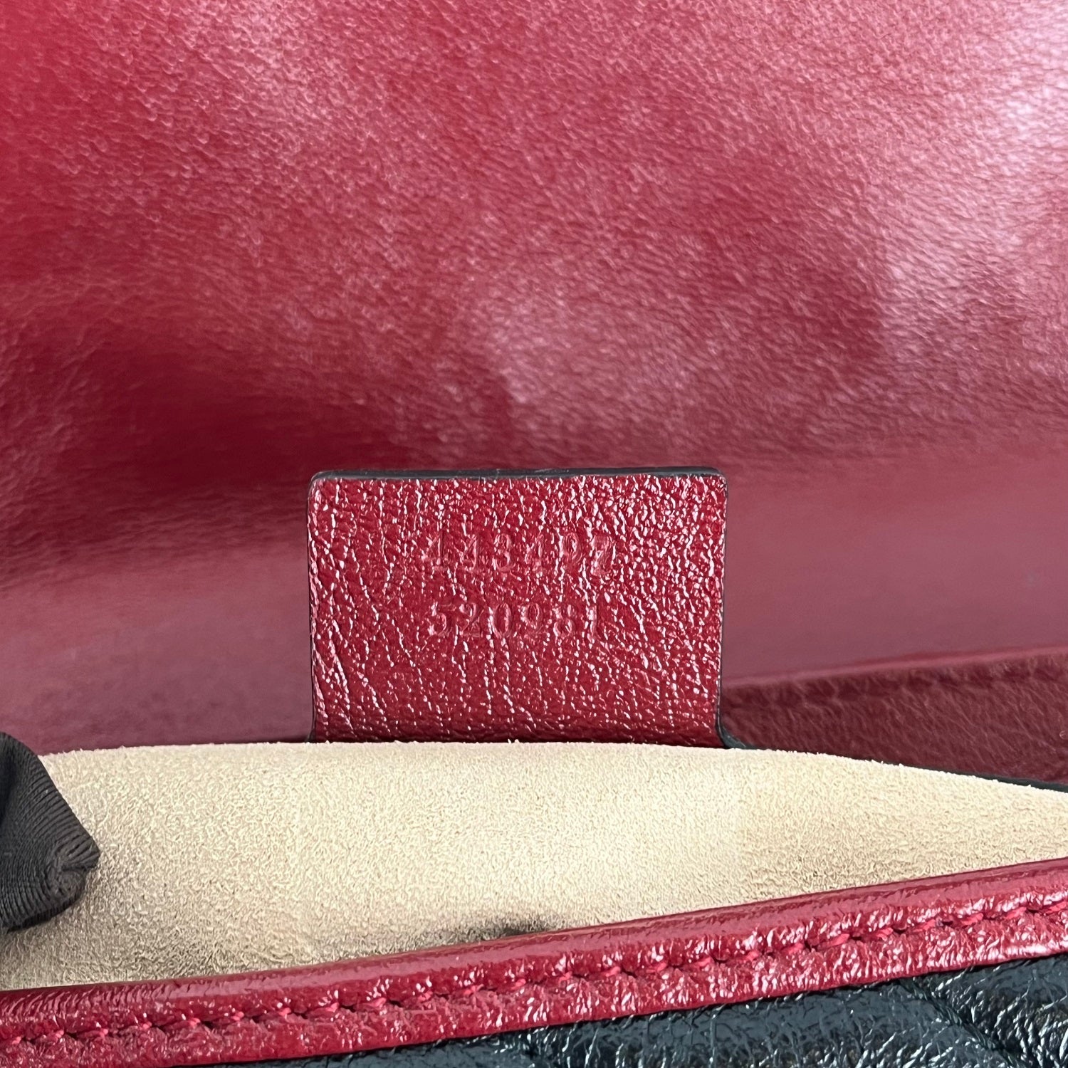 Gucci GG Marmont Medium Shoulder Bag in Pelle Matelassé Nera