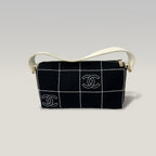 Chanel Chocolate Bar Borsa a Spalla in Tela Nera con Logo CC Ricamato