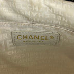 Chanel Chocolate Bar Borsa a Spalla in Tela Nera con Logo CC Ricamato