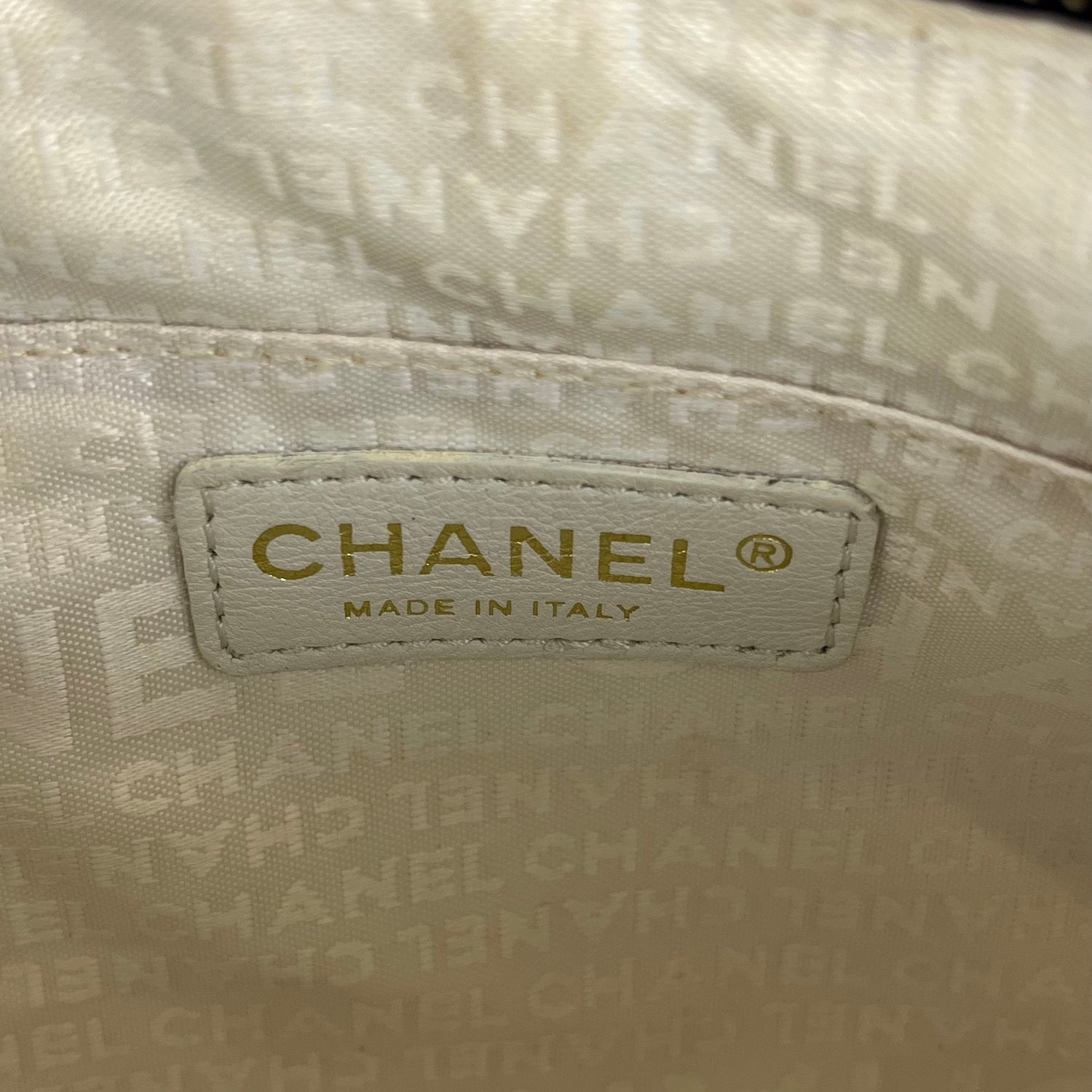 Chanel Chocolate Bar Borsa a Spalla in Tela Nera con Logo CC Ricamato