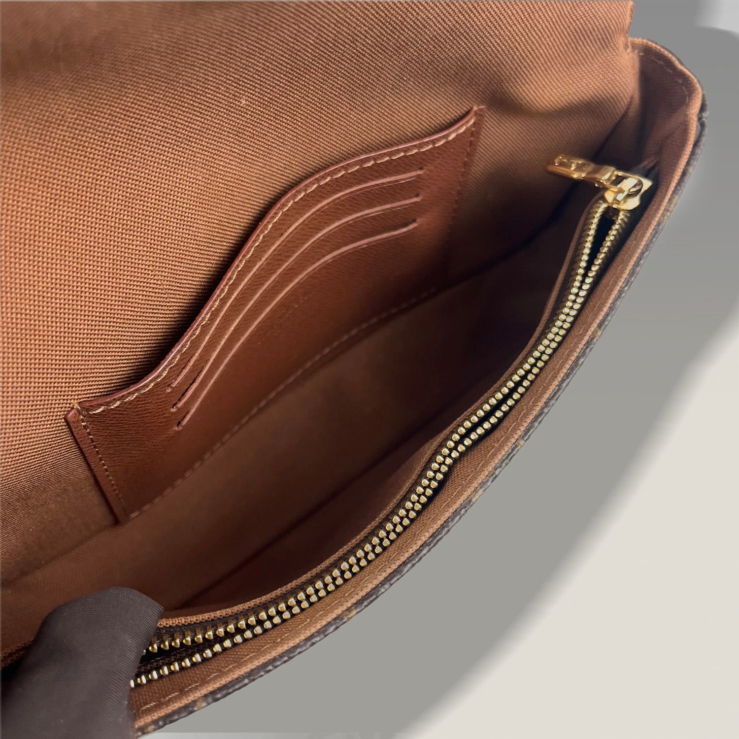 Louis Vuitton Ivy Monogram con catena – versione con chip NFC