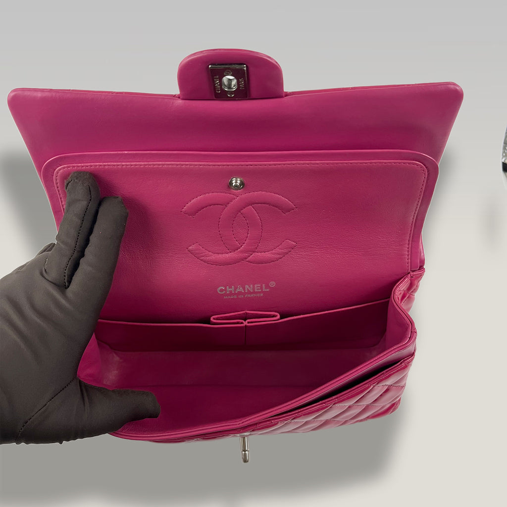 Chanel Borsa a Spalla Matelassé in Pelle Verniciata Rosa con Catena Argentata