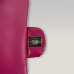 Chanel Borsa a Spalla Matelassé in Pelle Verniciata Rosa con Catena Argentata