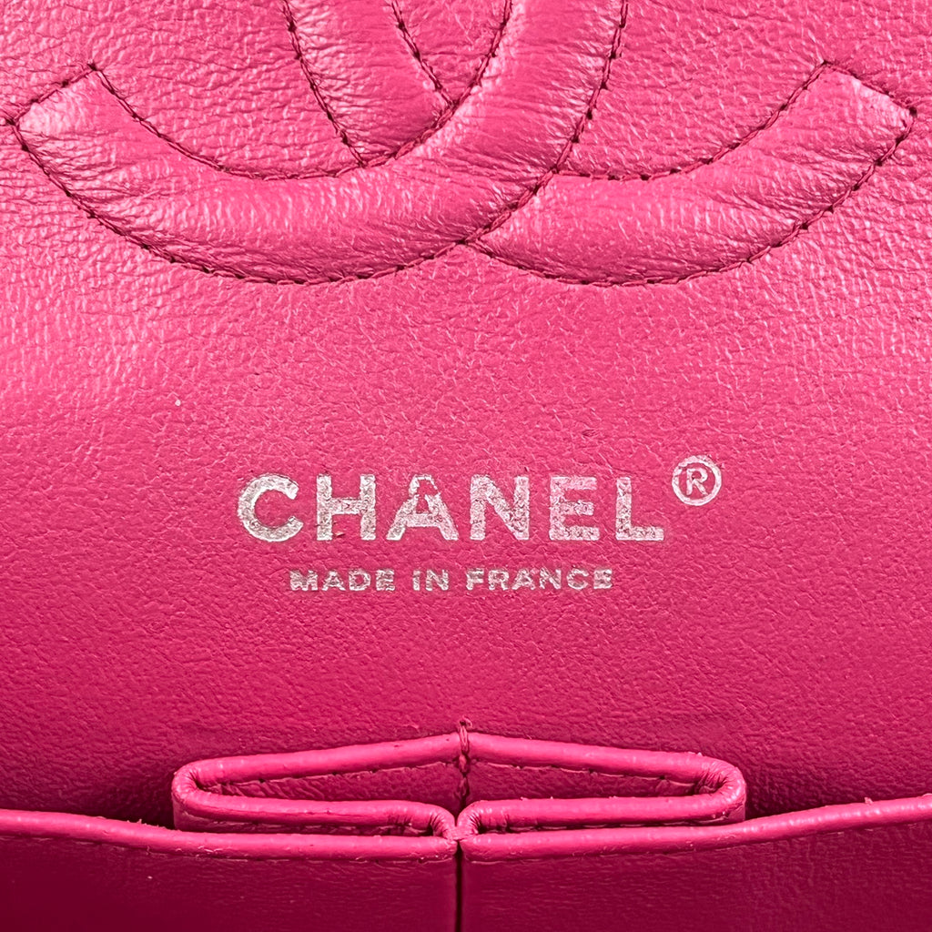 Chanel Borsa a Spalla Matelassé in Pelle Verniciata Rosa con Catena Argentata