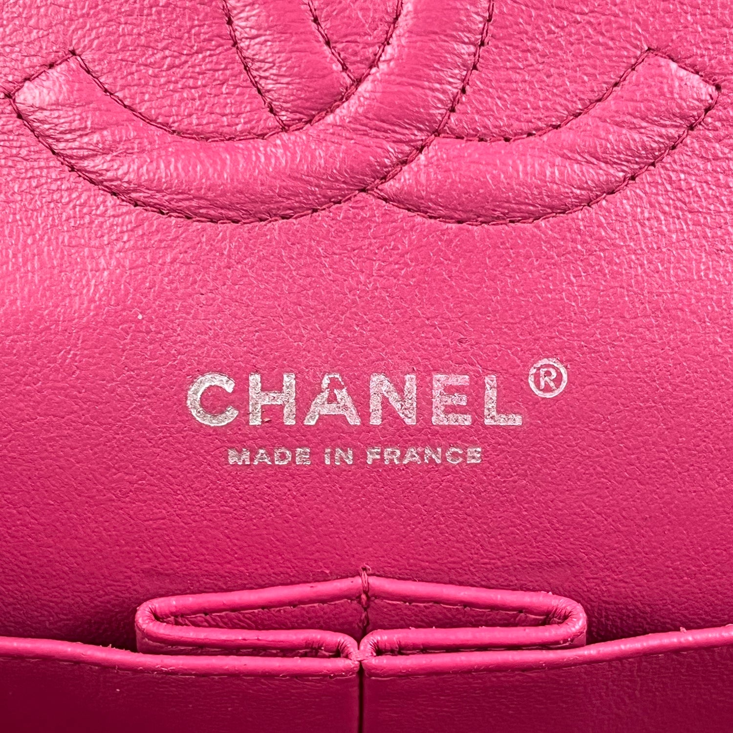 Chanel Borsa a Spalla Matelassé in Pelle Verniciata Rosa con Catena Argentata