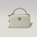 Chanel Vanity Case Mini in Pelle Bianca Trapuntata con Logo CC e Catena Dorata – Borsa a Mano e a Tracolla