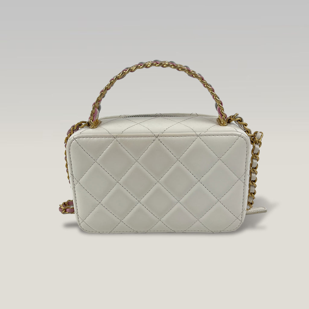 Chanel Vanity Case Mini in Pelle Bianca Trapuntata con Logo CC e Catena Dorata – Borsa a Mano e a Tracolla