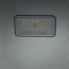 Chanel Vanity Case Mini in Pelle Bianca Trapuntata con Logo CC e Catena Dorata – Borsa a Mano e a Tracolla