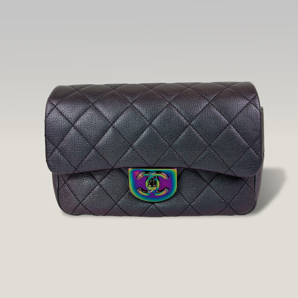 Chanel Borsa a Spalla in Pelle Trapuntata Viola Metallizzato con Chiusura CC Iridescente
