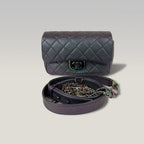 Chanel Borsa a Spalla in Pelle Trapuntata Viola Metallizzato con Chiusura CC Iridescente