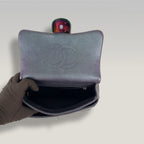 Chanel Borsa a Spalla in Pelle Trapuntata Viola Metallizzato con Chiusura CC Iridescente