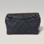 Chanel Borsa a Spalla in Pelle Trapuntata Viola Metallizzato con Chiusura CC Iridescente