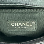 Chanel Borsa a Spalla in Pelle Trapuntata Viola Metallizzato con Chiusura CC Iridescente