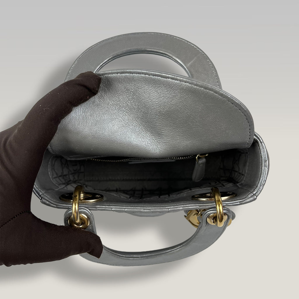 Dior Lady Dior Mini in Pelle Cannage Grigio Metallizzato con Hardware Dorato