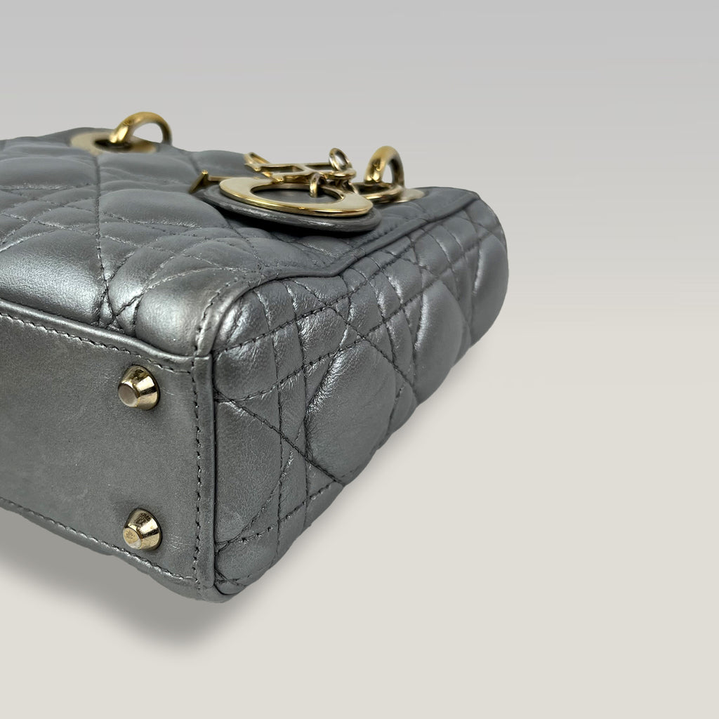 Dior Lady Dior Mini in Pelle Cannage Grigio Metallizzato con Hardware Dorato