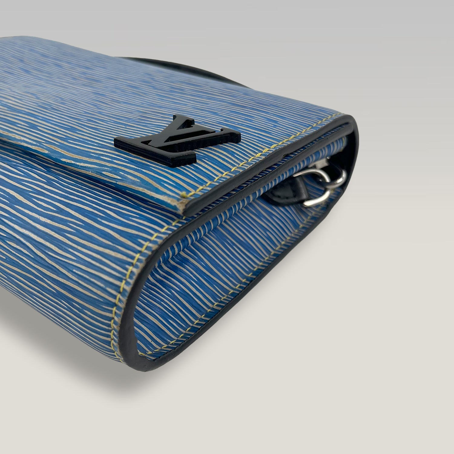 Louis Vuitton Epi Cluny Blue Leather Shoulder Bag Crossbody Bag