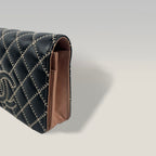 Chanel WOC in Pelle Nera con Dettagli Rosa