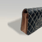 Chanel WOC in Pelle Nera con Dettagli Rosa