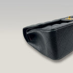 CHANEL Classic Flap Jumbo Nera in Pelle Caviar Trapuntata con Hardware Dorato e Card di Autenticità
