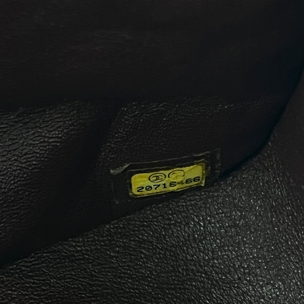 CHANEL Classic Flap Jumbo Nera in Pelle Caviar Trapuntata con Hardware Dorato e Card di Autenticità