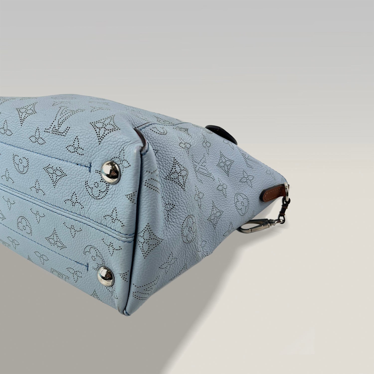 Louis Vuitton Mahina Borsa a Mano Blu – Pelle traforata