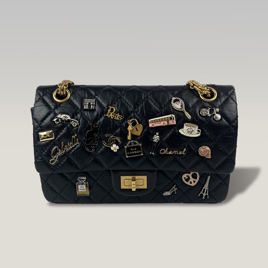 Chanel Lucky Charms Flap in Pelle Nera Trapuntata con Applicazioni e Catena Dorata – Borsa a Spalla