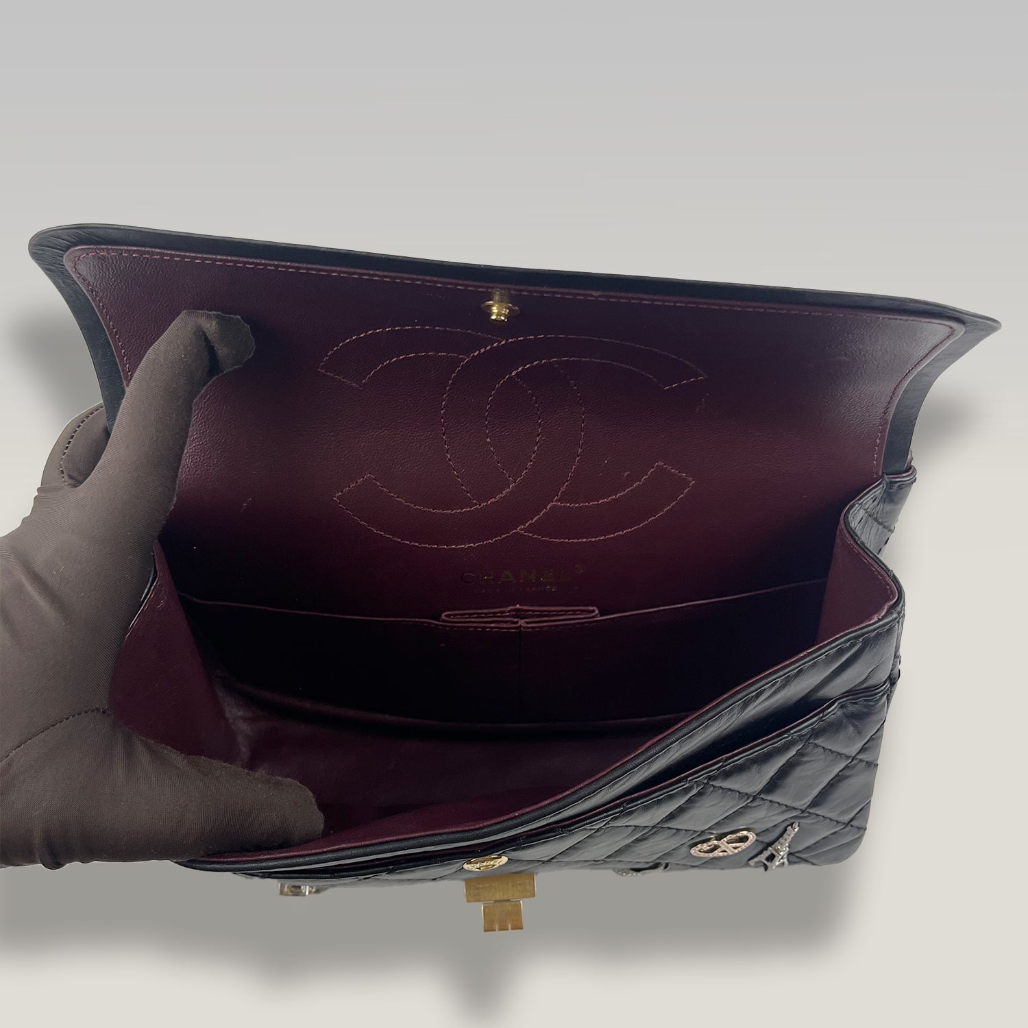 Chanel Lucky Charms Flap in Pelle Nera Trapuntata con Applicazioni e Catena Dorata – Borsa a Spalla