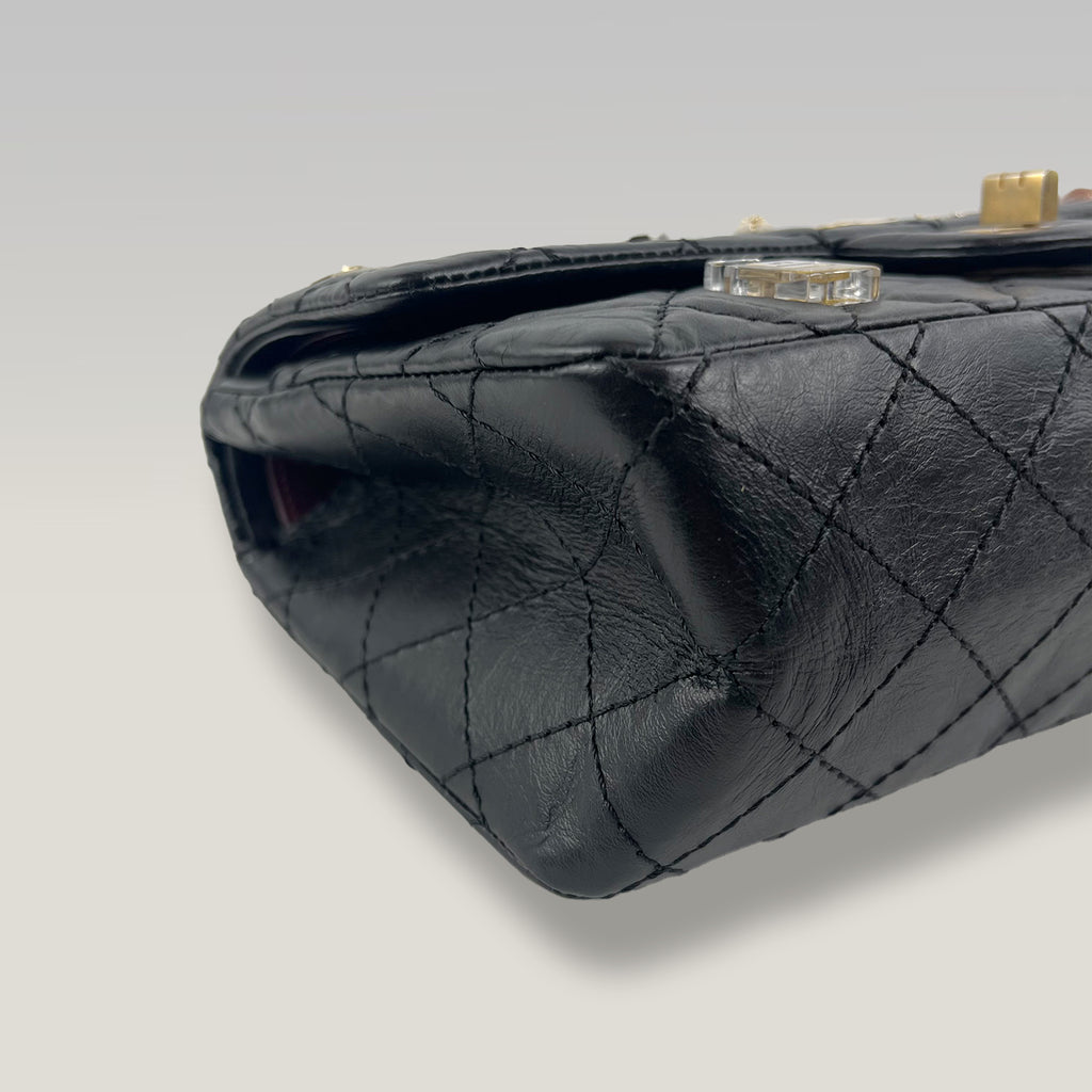 Chanel Lucky Charms Flap in Pelle Nera Trapuntata con Applicazioni e Catena Dorata – Borsa a Spalla