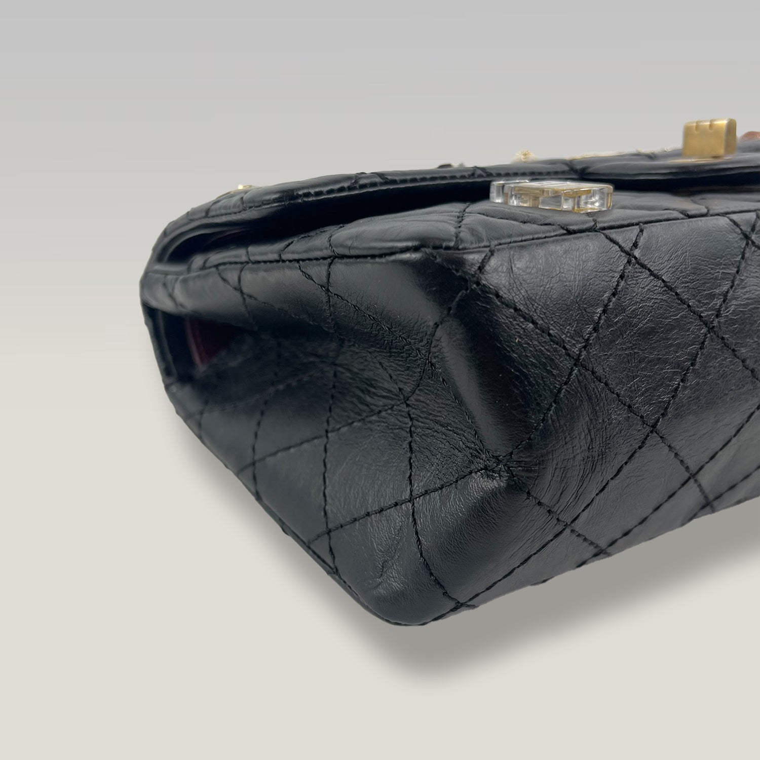 Chanel Lucky Charms Flap in Pelle Nera Trapuntata con Applicazioni e Catena Dorata – Borsa a Spalla