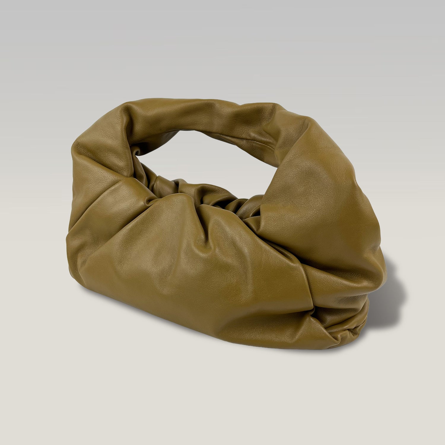 Bottega Veneta Shoulder Pouch Large in Pelle Nappa Verde Oliva – Borsa Hobo Morbida Donna 38 cm