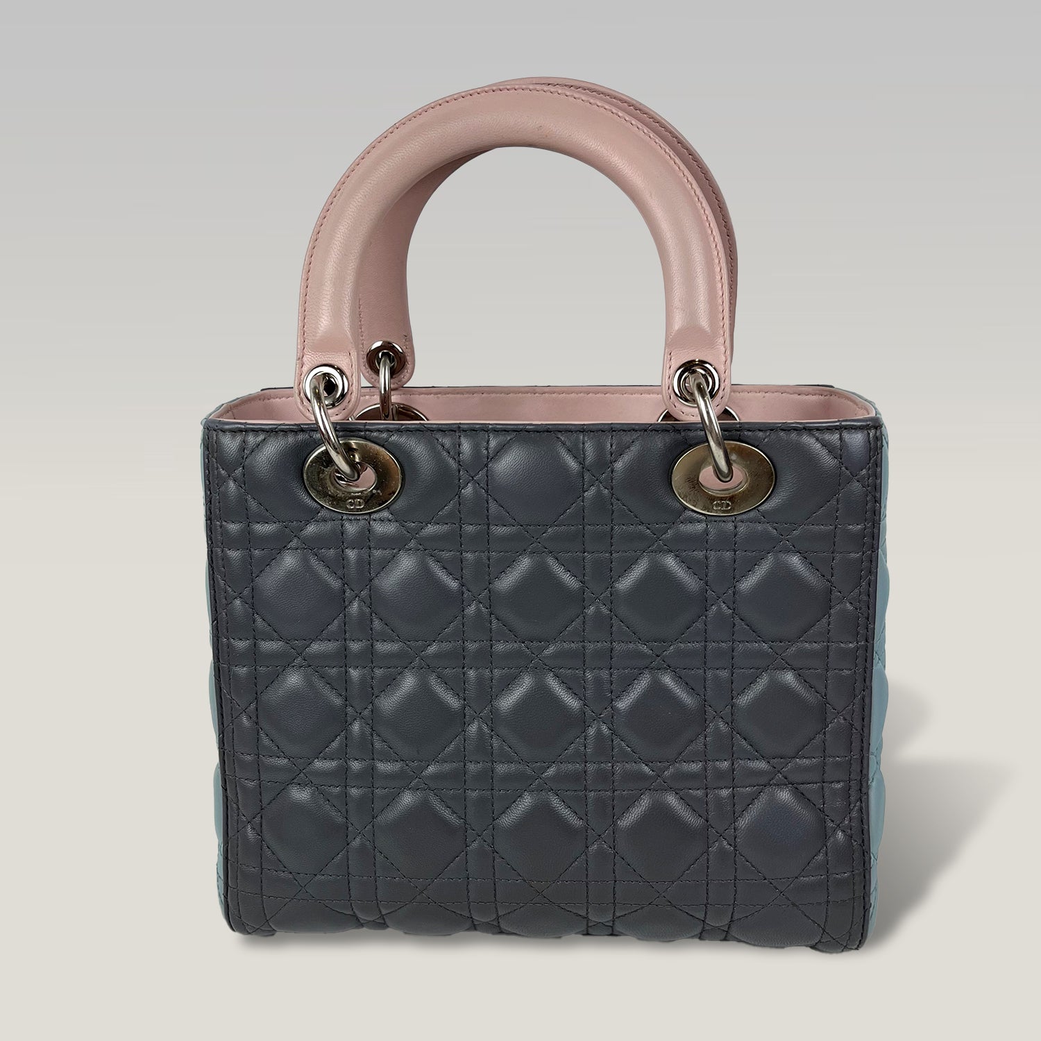 Dior Lady Dior Medium in Pelle Cannage Sfumata Nera e Azzurra con Dettagli Rosa