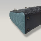 Dior Lady Dior Medium in Pelle Cannage Sfumata Nera e Azzurra con Dettagli Rosa