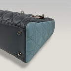 Dior Lady Dior Medium in Pelle Cannage Sfumata Nera e Azzurra con Dettagli Rosa
