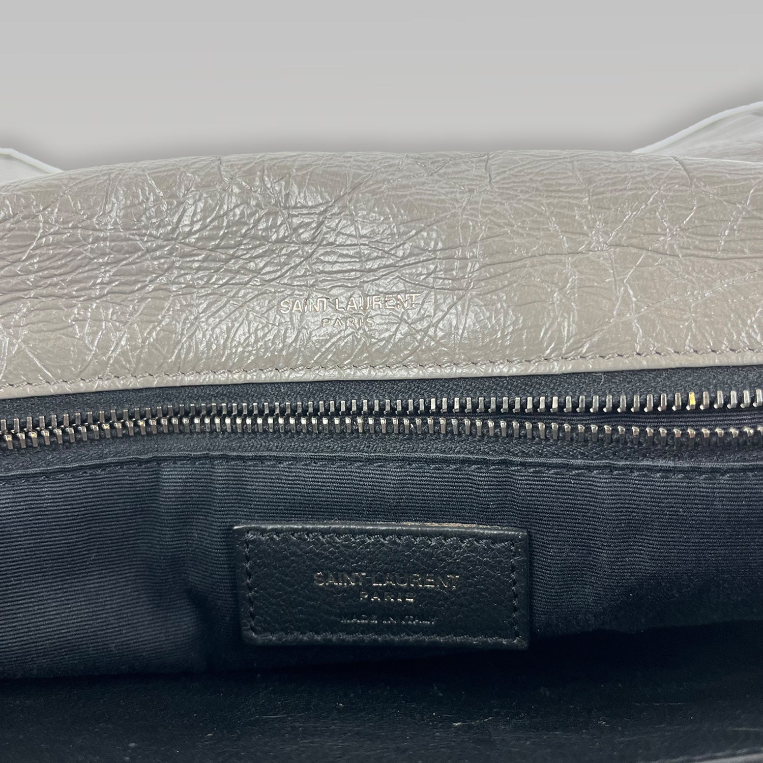 Saint Laurent Niki Medium in Pelle Vintage Grigio Elefante