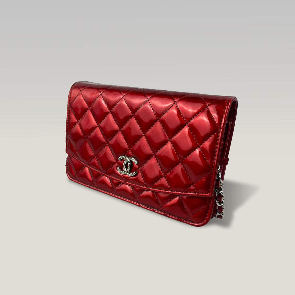 Chanel WOC Rossa in Vernice Matelassé con Hardware Argentato – Con Card di Autenticità