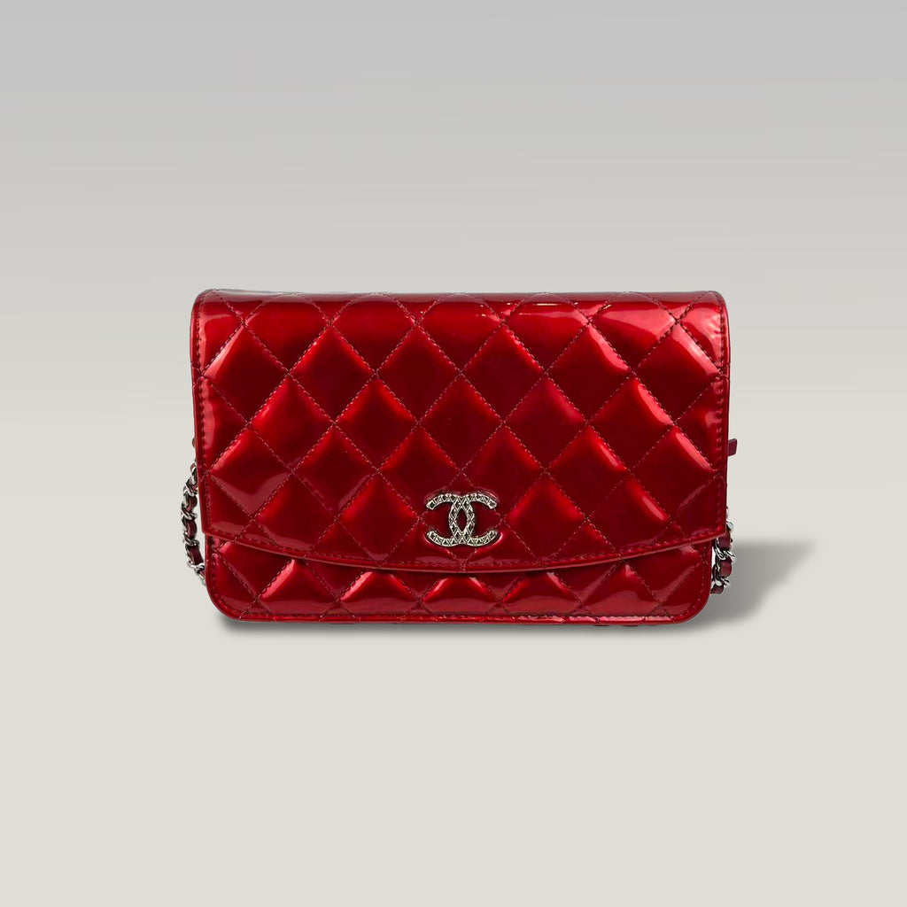 Chanel WOC Rossa in Vernice Matelassé con Hardware Argentato – Con Card di Autenticità