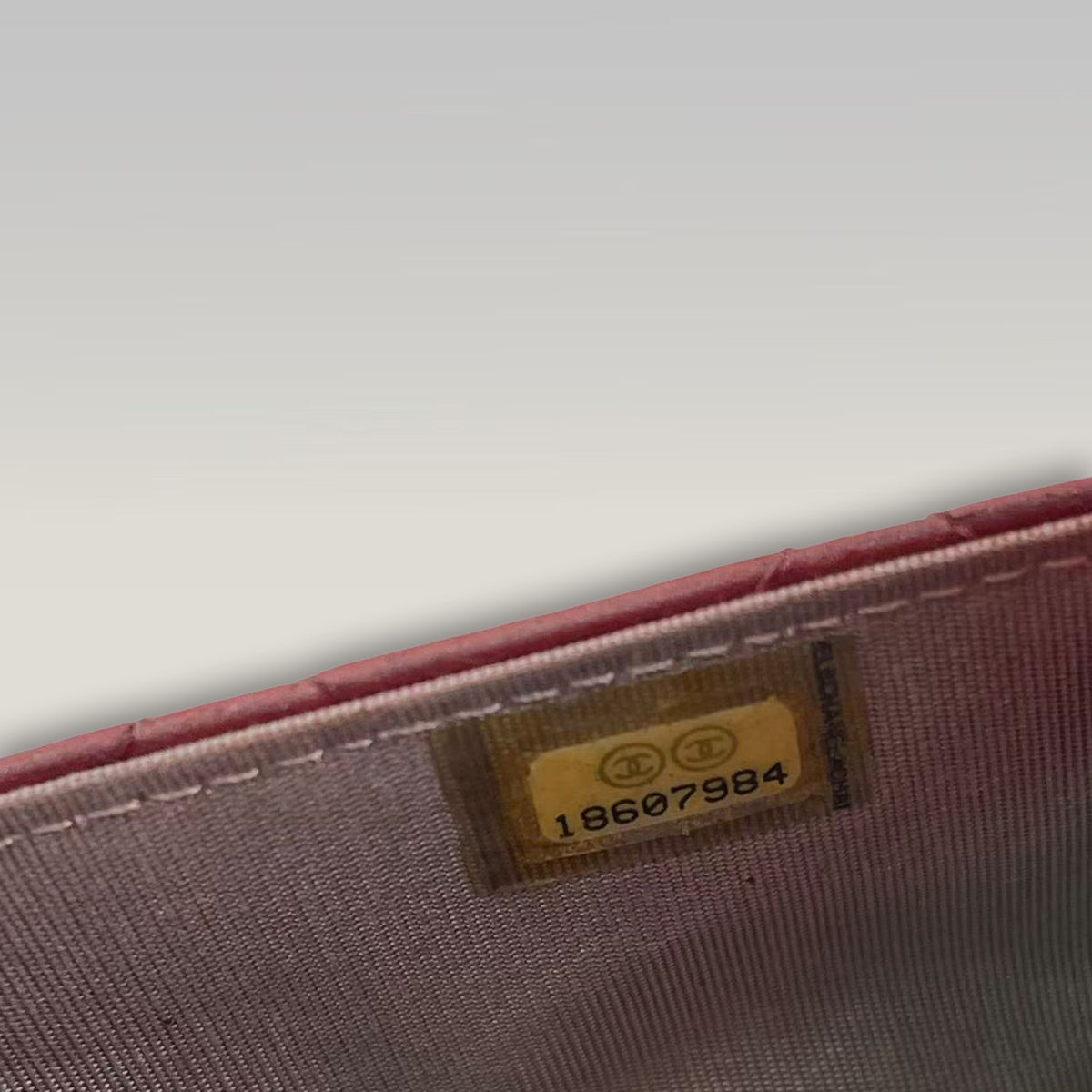Chanel WOC Rossa in Vernice Matelassé con Hardware Argentato – Con Card di Autenticità