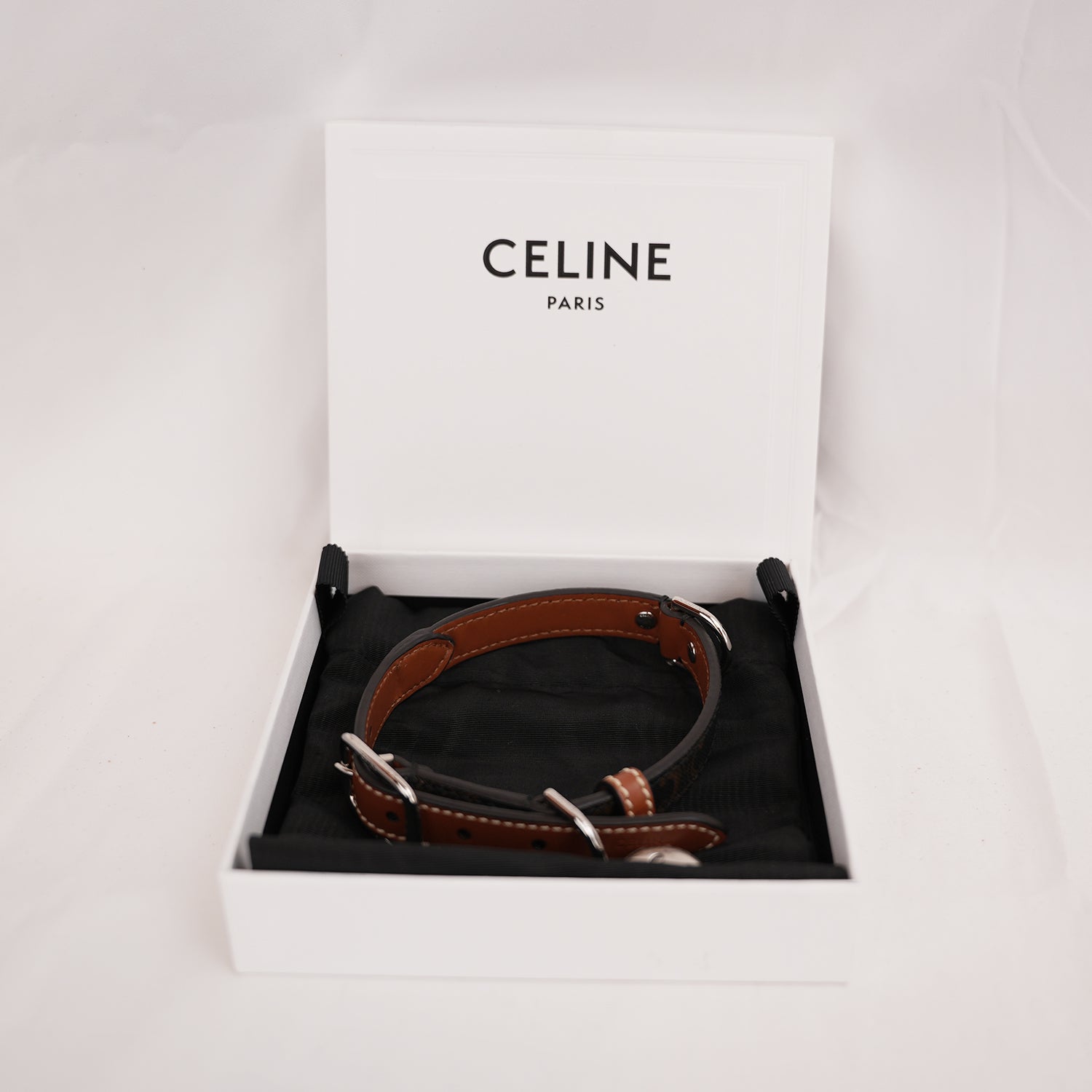 Celine Collare per Cane Medium in Tela Triomphe Marrone e Pelle di Vitello Tan con Medaglia Argentata