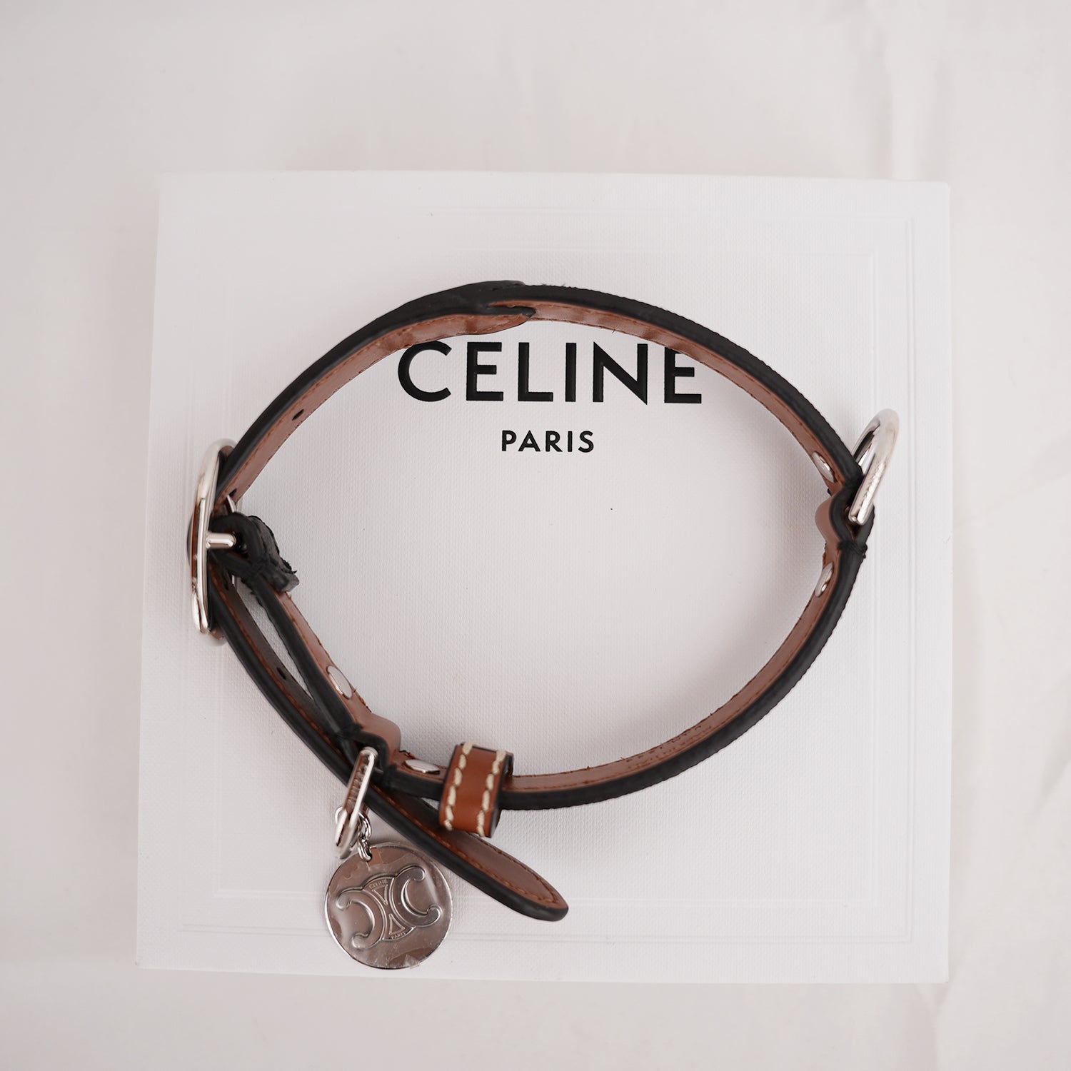 Celine Collare per Cane Medium in Tela Triomphe Marrone e Pelle di Vitello Tan con Medaglia Argentata