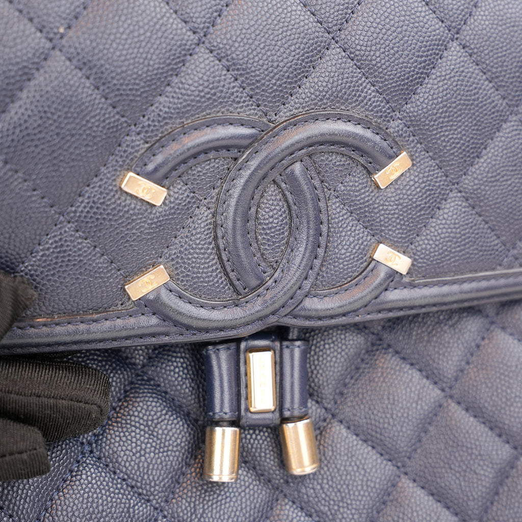 Chanel Filigree Backpack Small Blu in Pelle Caviar Trapuntata con Maxi Logo CC