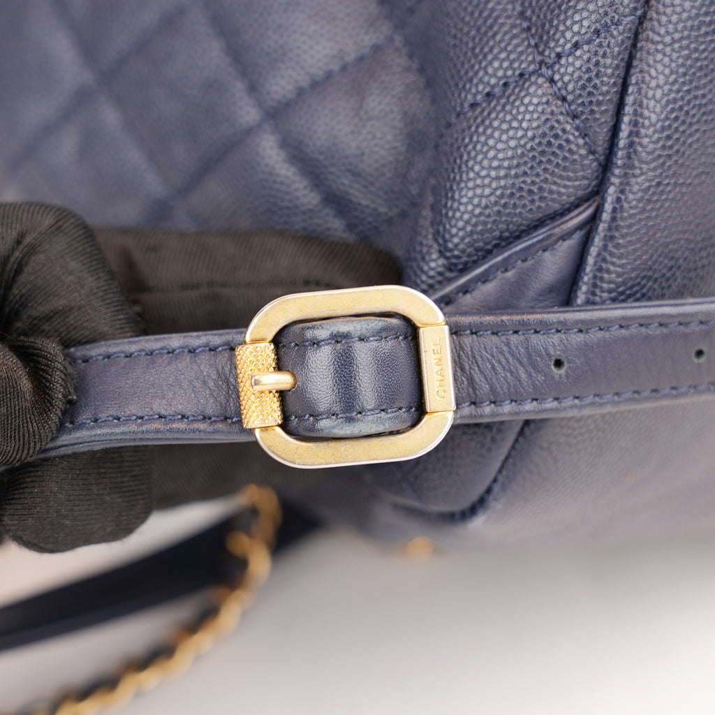 Chanel Filigree Backpack Small Blu in Pelle Caviar Trapuntata con Maxi Logo CC