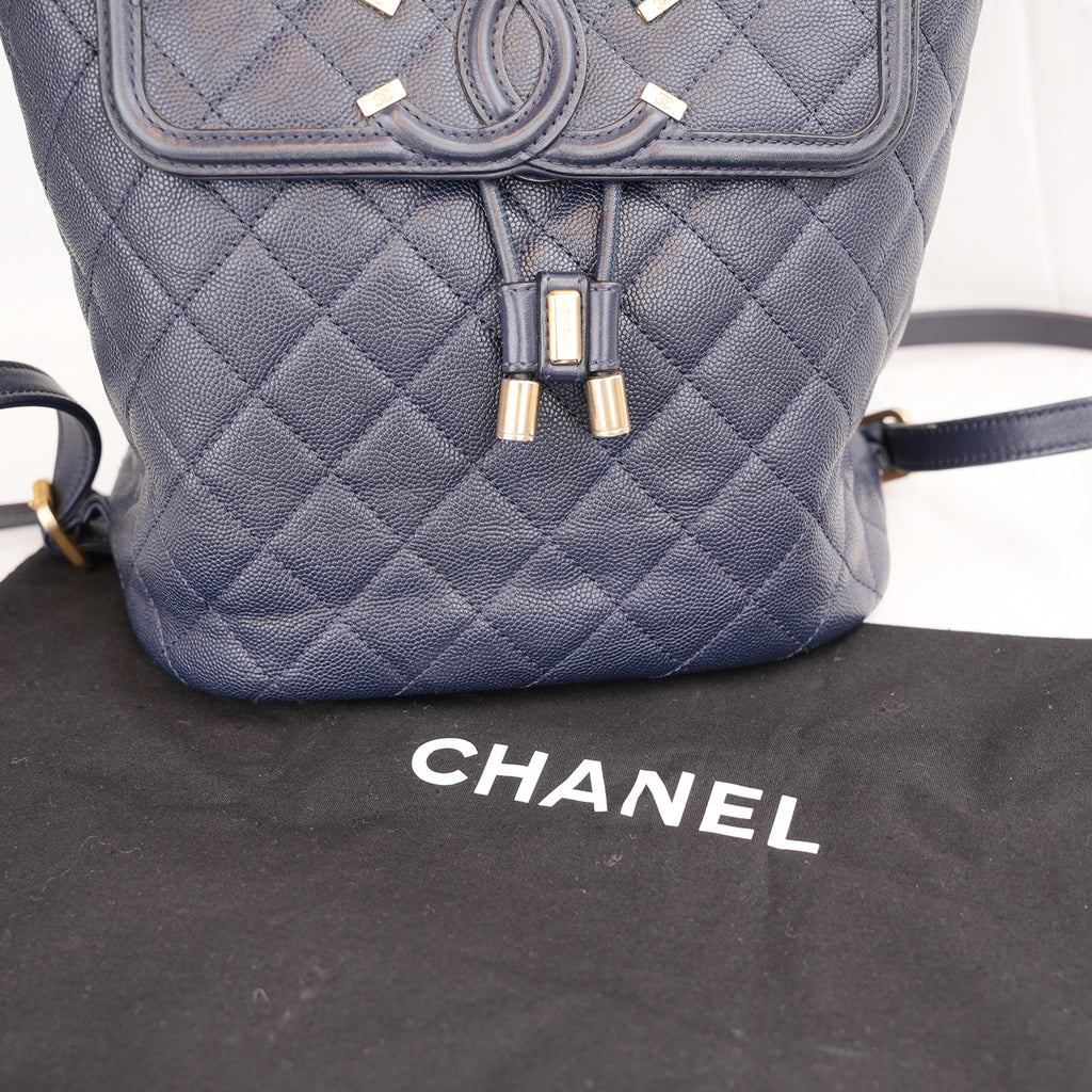 Chanel Filigree Backpack Small Blu in Pelle Caviar Trapuntata con Maxi Logo CC