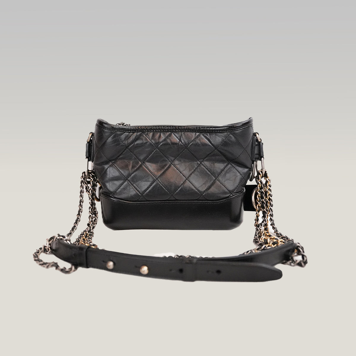Chanel Gabrielle Hobo Small Nera in Pelle di Vitello Trapuntata con Catena Multicolore