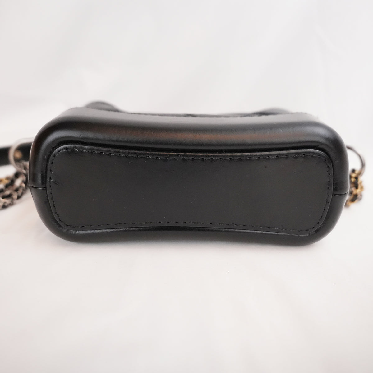 Chanel Gabrielle Hobo Small Nera in Pelle di Vitello Trapuntata con Catena Multicolore
